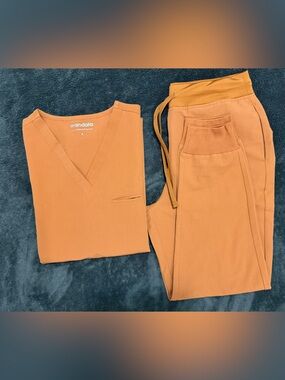 Mandala scrubs set in Roasted Pecan